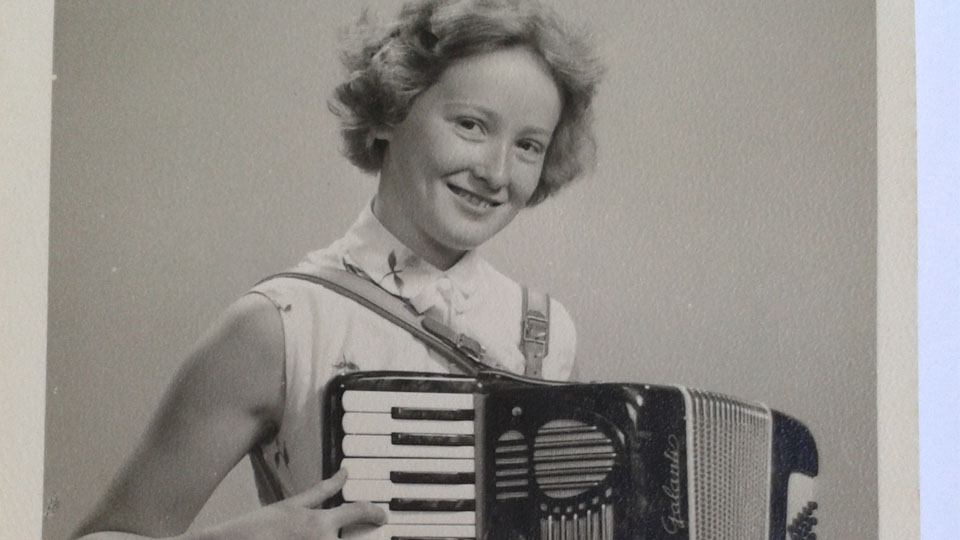 Eileen Budge playing the accordion